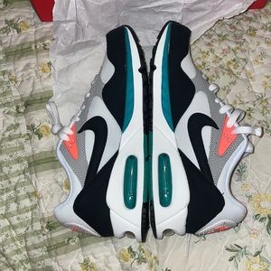 Brand new Women’s Nike Air Max Correlate. Size 8.